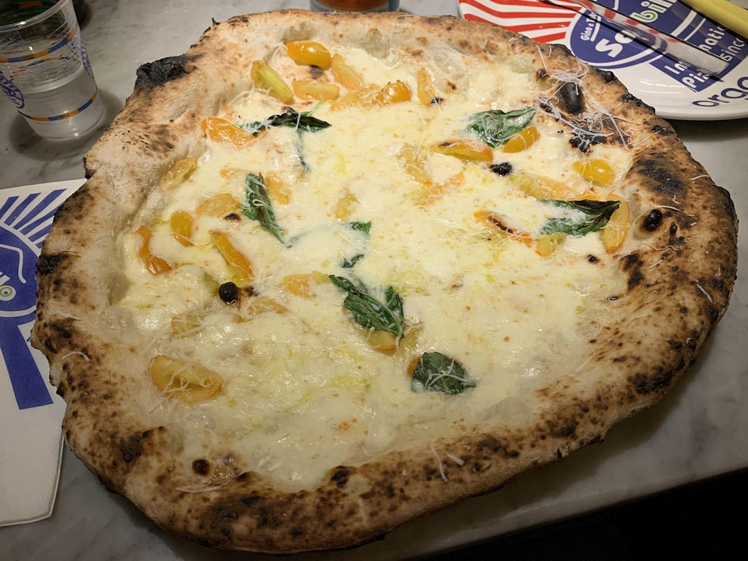image  1 La Pizza Gennaro o Massimo Bottura di #sorbillo con pomodorino giallo, provola misto latte di bufala