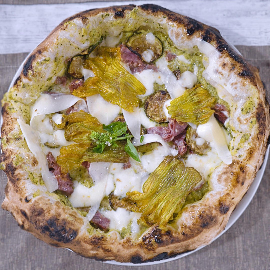 Napoli Pizza Guide - La Pizza Nerano a Modo mio di #maisongaleota (a Nola) fatta con vellutata di zu